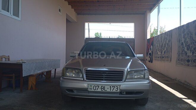 Mercedes C 250-1