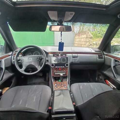 Mercedes E 270-12