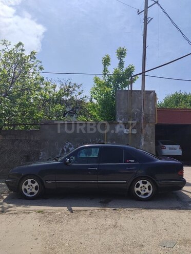 Mercedes E 270-13