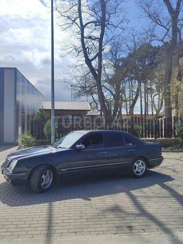 Mercedes E 270-14