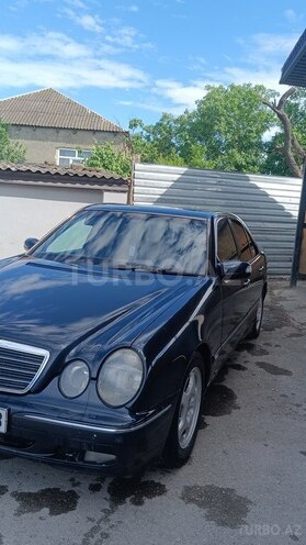 Mercedes E 270-8