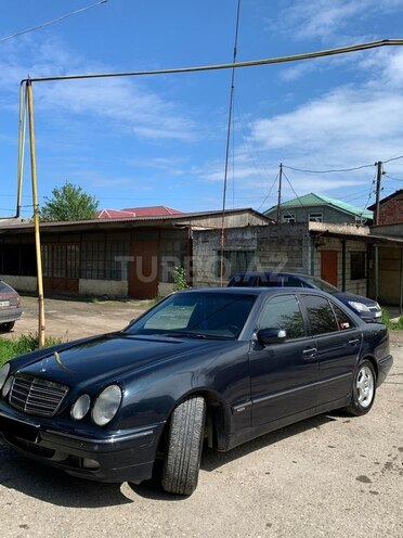 Mercedes E 270-2
