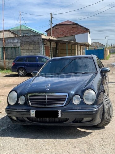 Mercedes E 270-4