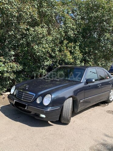 Mercedes E 270-3