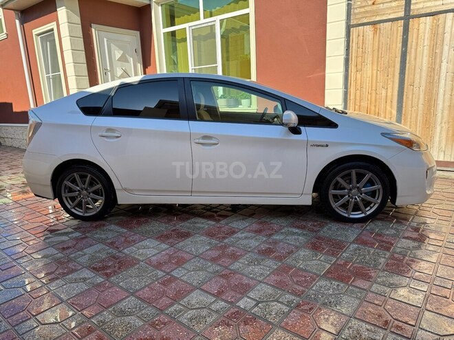 Toyota Prius-5