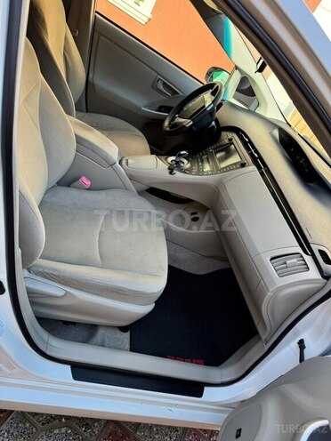 Toyota Prius-11