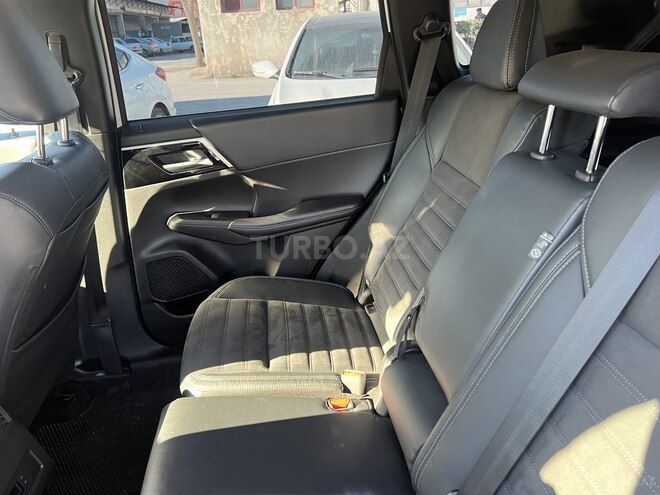 Mitsubishi Outlander-3