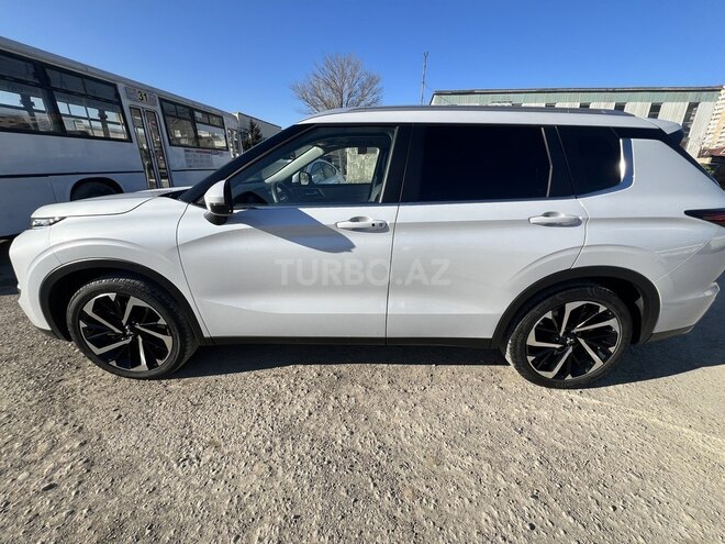 Mitsubishi Outlander-4