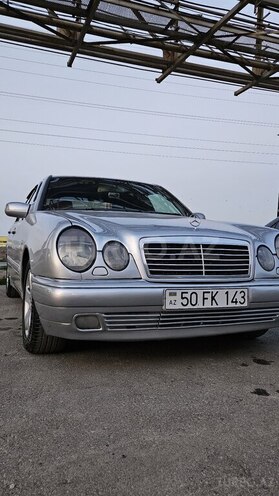 Mercedes E 240-2