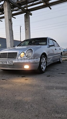 Mercedes E 240-3
