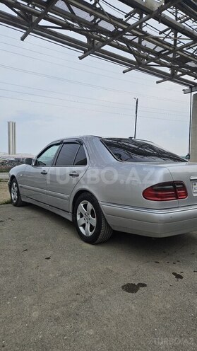 Mercedes E 240-5