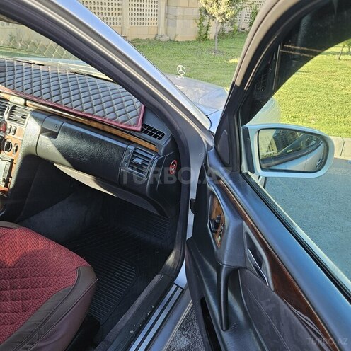 Mercedes E 240-7