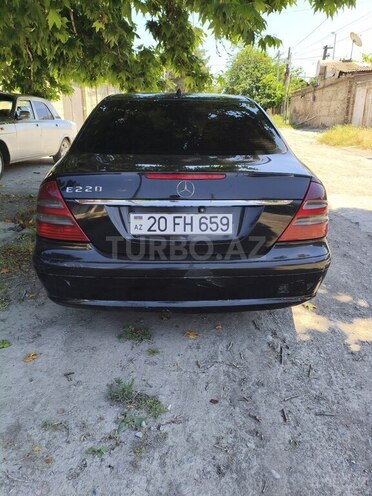 Mercedes E 220-2