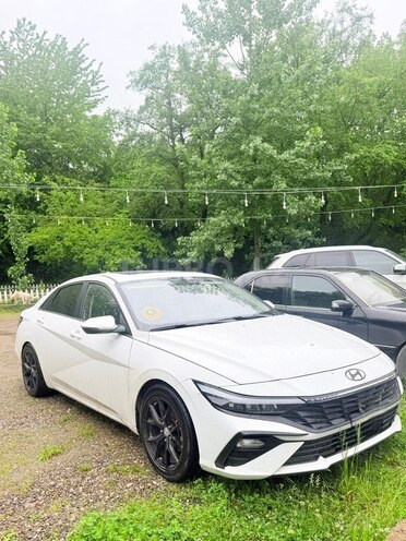 Hyundai Elantra-13