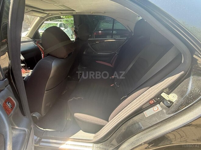 Mercedes E 240-6