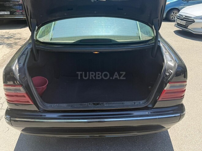 Mercedes E 240-5