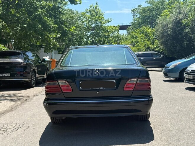 Mercedes E 240-4