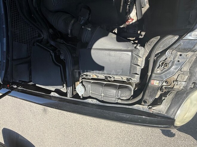 Mercedes E 240-11