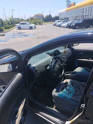 Toyota Prius-5
