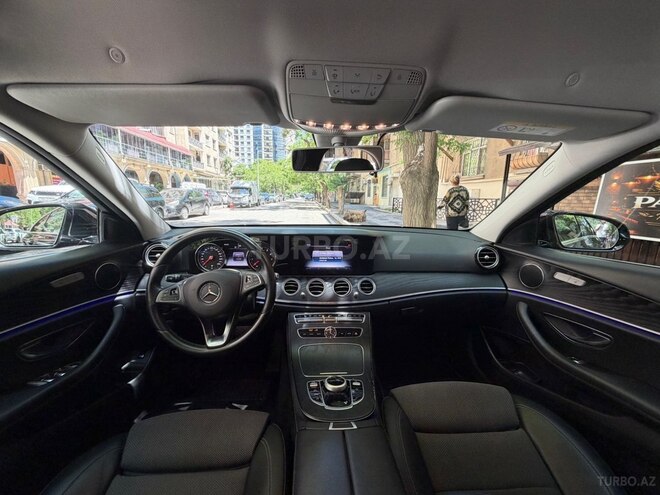 Mercedes E 200-11