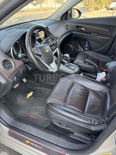 Chevrolet Cruze-11