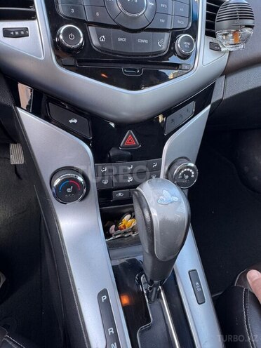 Chevrolet Cruze-12