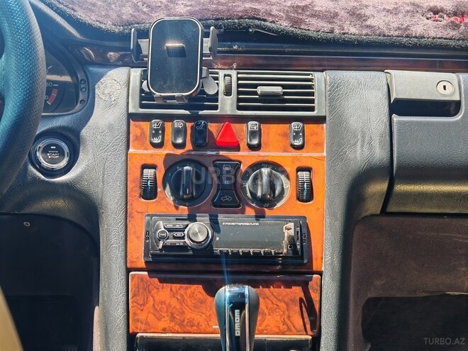 Mercedes E 200-8