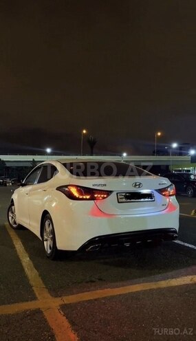 Hyundai Elantra-2