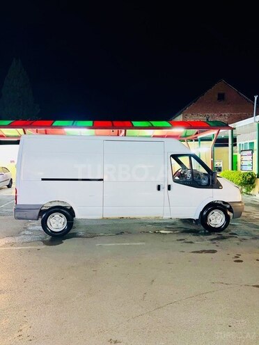 Ford Transit-8