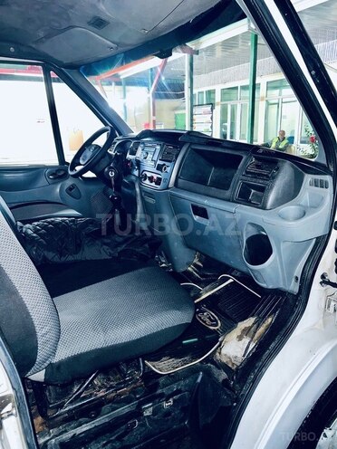 Ford Transit-6
