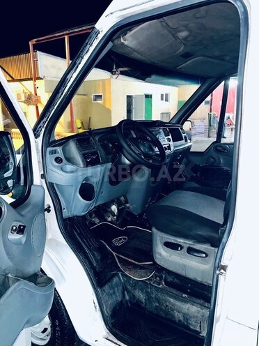 Ford Transit-15