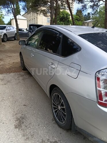 Toyota Prius-5