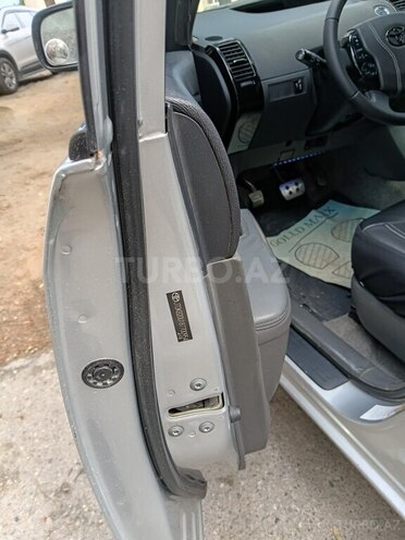 Toyota Prius-7