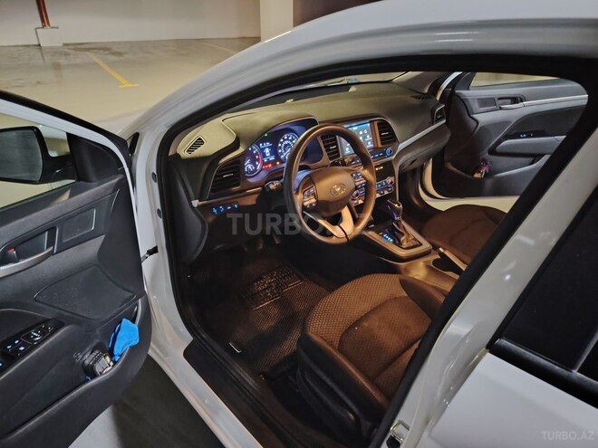 Hyundai Elantra-6
