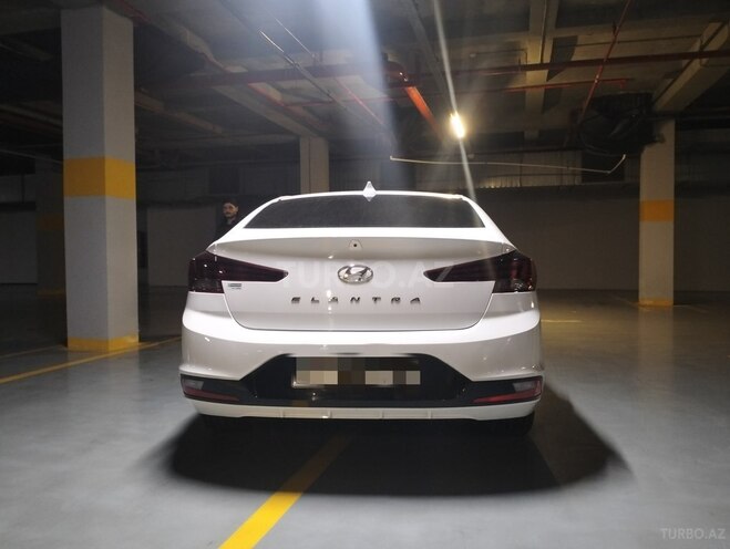 Hyundai Elantra-2