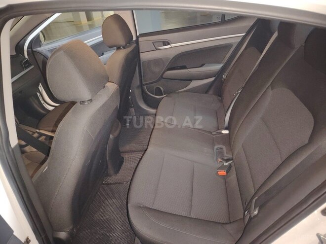 Hyundai Elantra-7