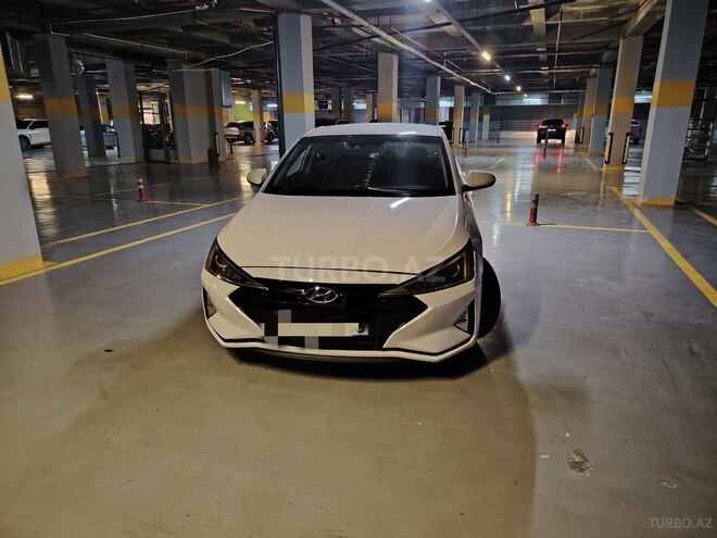 Hyundai Elantra-1