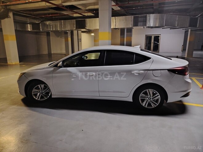Hyundai Elantra-4