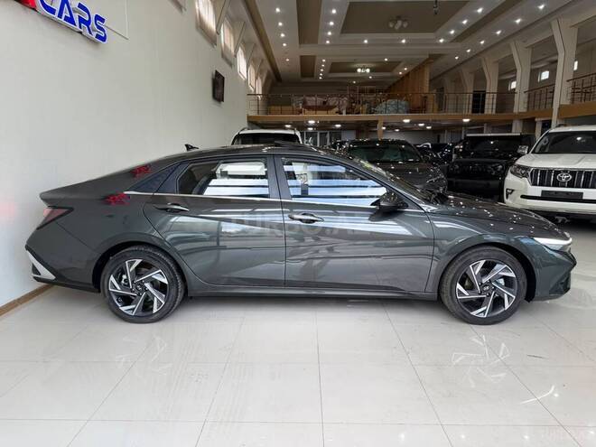 Hyundai Elantra-11