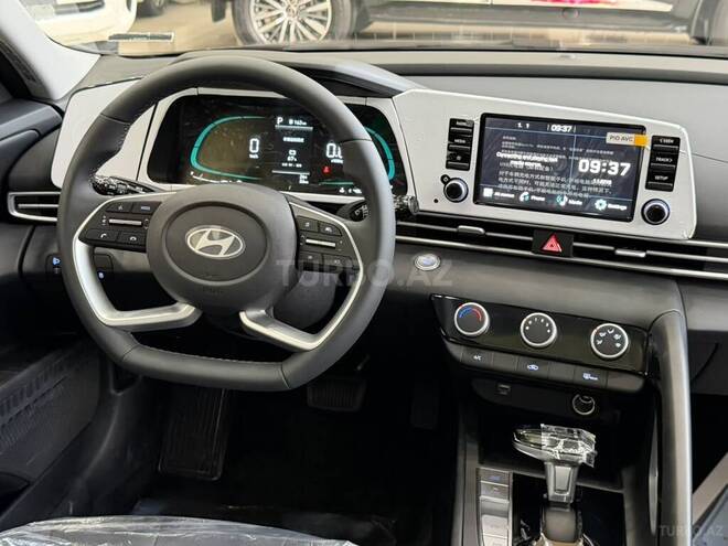 Hyundai Elantra-24