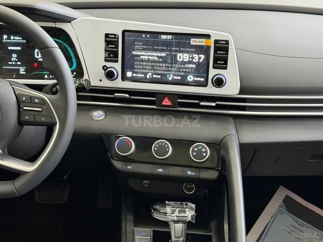 Hyundai Elantra-12