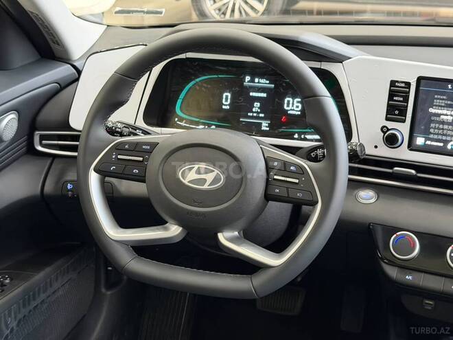 Hyundai Elantra-21
