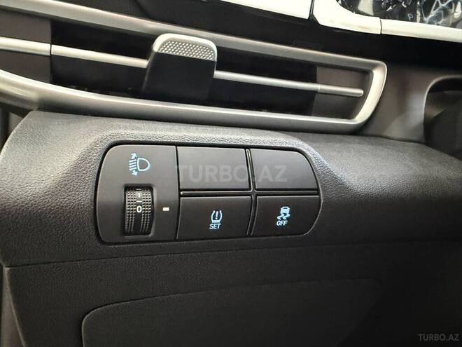 Hyundai Elantra-13