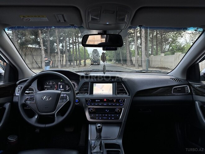 Hyundai Sonata-11