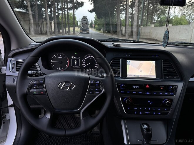 Hyundai Sonata-12