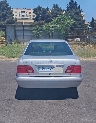 Mercedes E 240-2