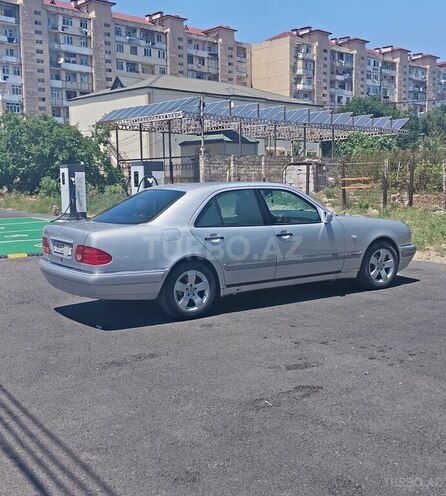 Mercedes E 240-5