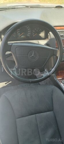 Mercedes E 240-9