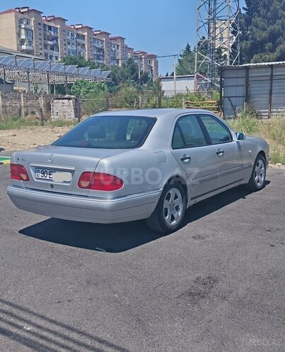 Mercedes E 240-3