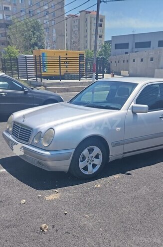Mercedes E 240-6
